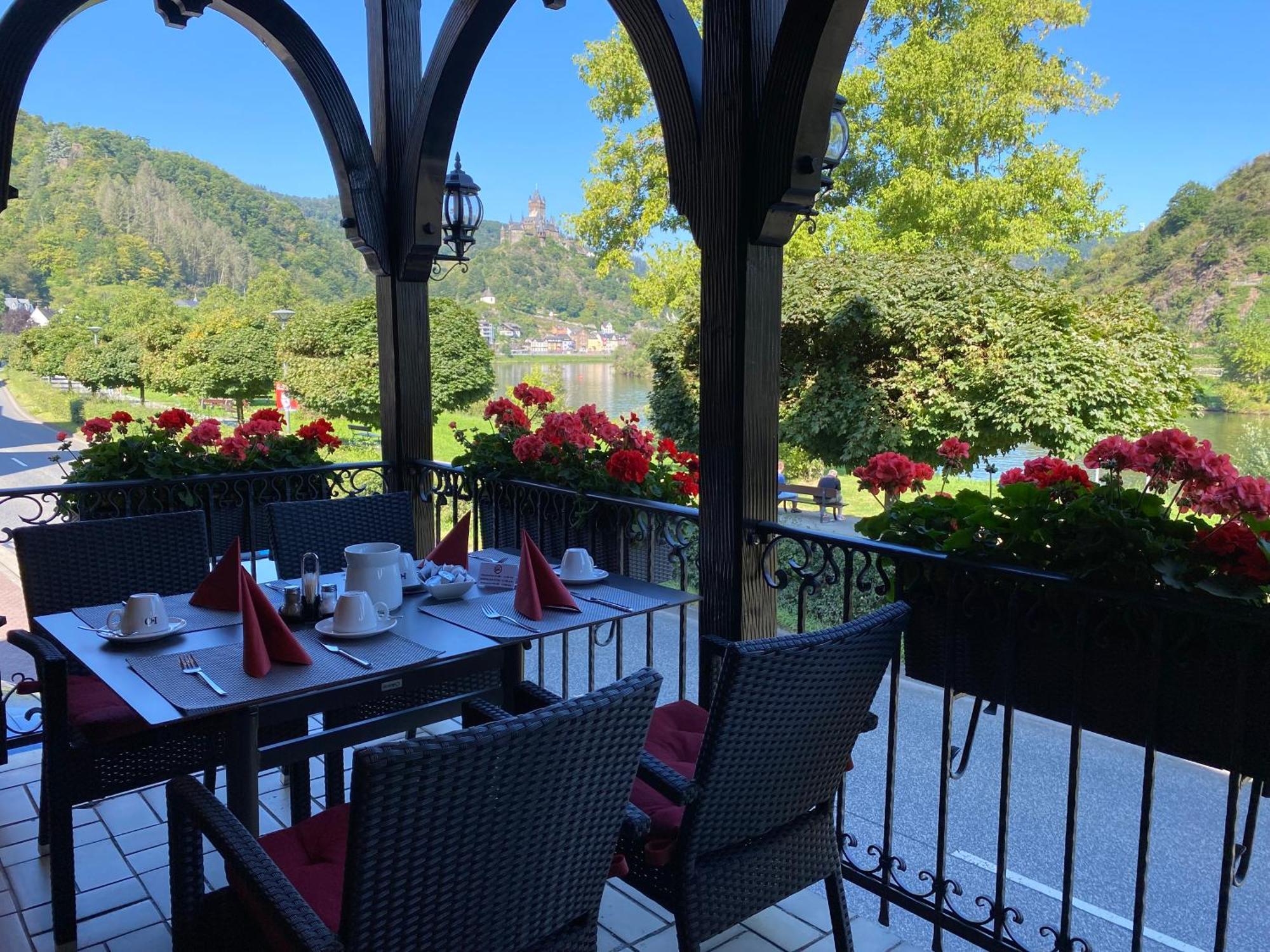 Hotel Altes Winzerhaus Кохем Экстерьер фото